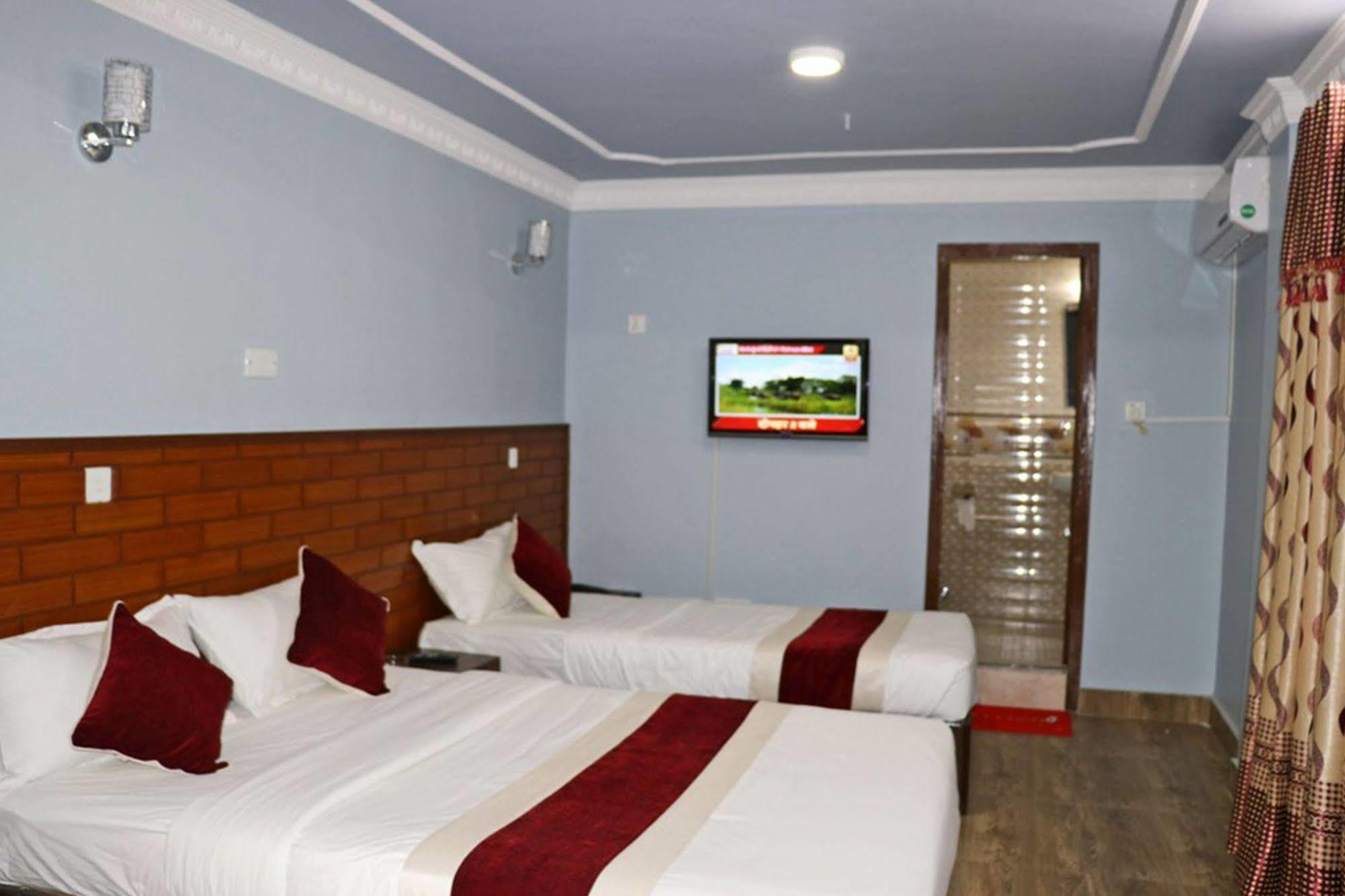 Hotel Holiday Taj  Katmandú Exterior foto